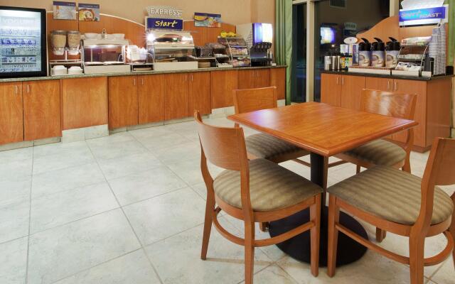 Holiday Inn Express & Suites Carson City by IHG