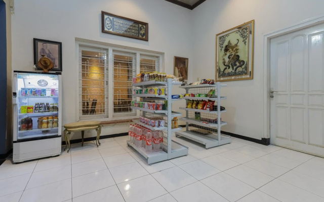 RedDoorz Plus @ Swun Stay Raya Langsep – Meal – Malang