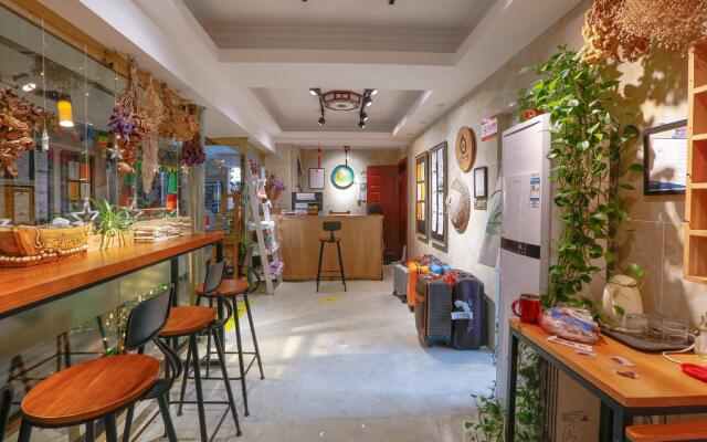 Bajie Youth Apartment Zhangjiajie Tianmenshan Train Station Branch