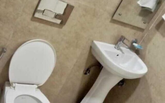 Hotel Lazeeno Classic