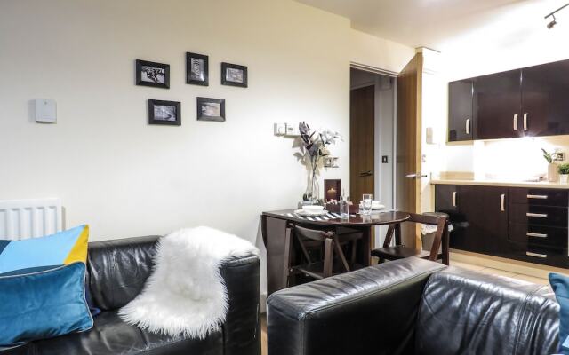 Tudors eSuites Park Central Apartment