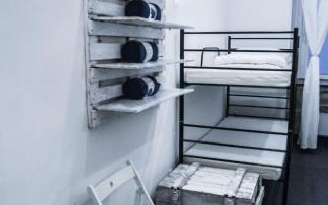 FlyFly Hostel