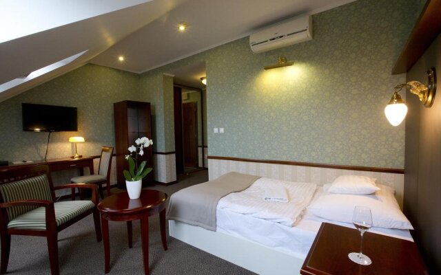 Hotel Golden Eagle