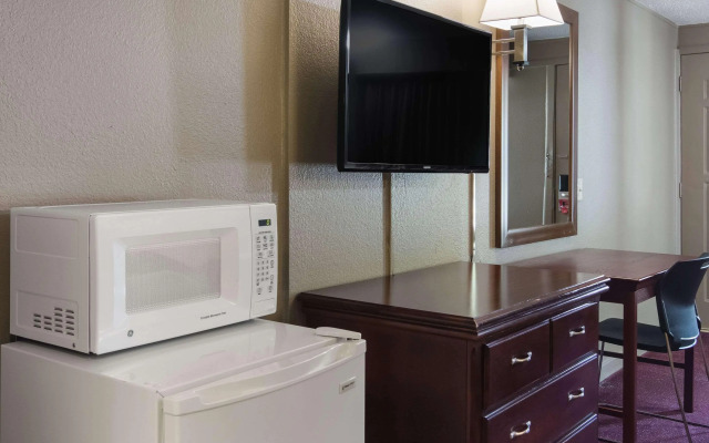 Econo Lodge Pittsburgh I-79