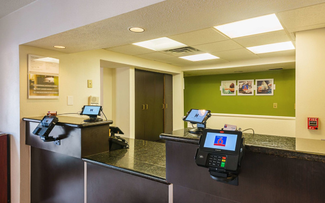 Studio 6 Extended Stay - Greensboro, NC