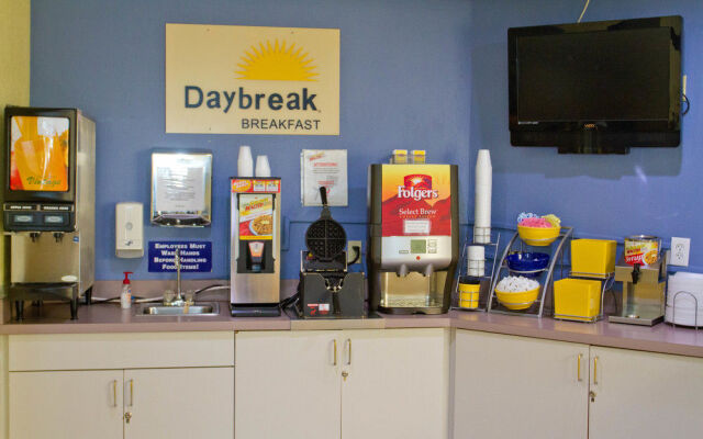 Days Inn Blue Springs