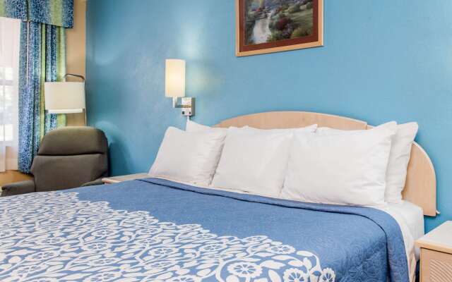 Days Inn by Wyndham Bradenton I-75