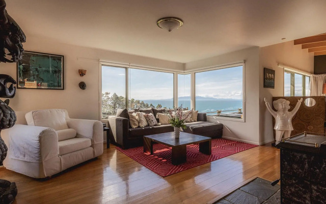 Seaview Sojourn - Waiheke Escapes