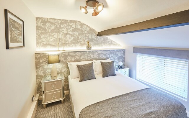 Host Stay 19 West End