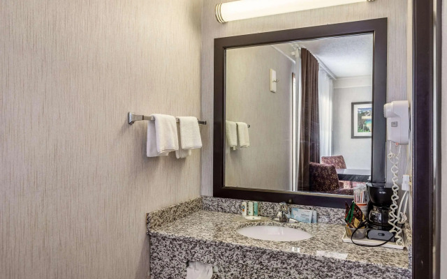 Quality Inn Lakefront