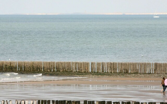 Upscale Apartment in Cadzand-Bad Zealand with seaview