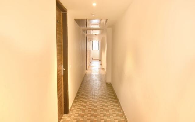 Oyo 11367 Hotel Yellow