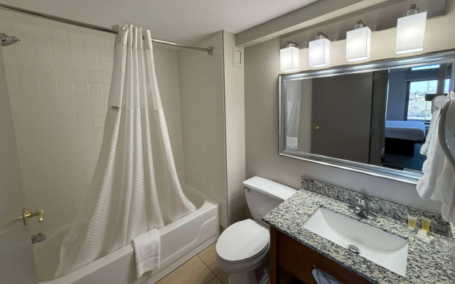 Days Inn & Suites by Wyndham Cedar Rapids