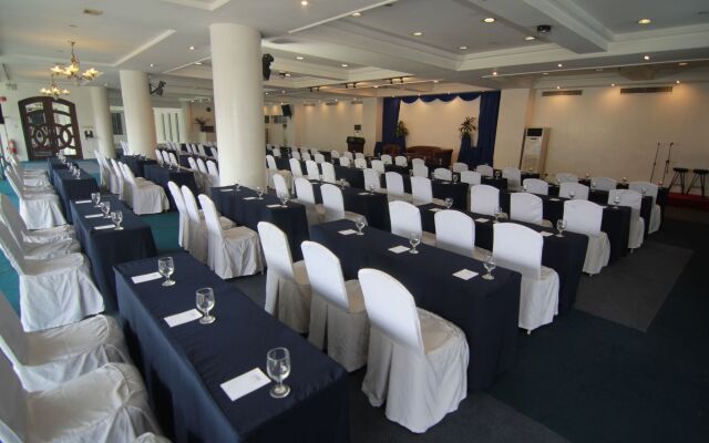 Hotel Supreme Convention Plaza