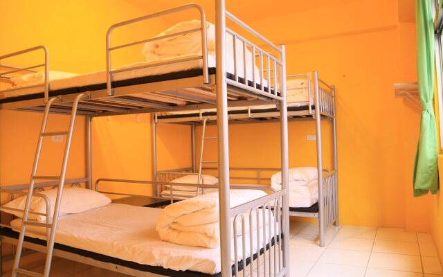 Warm House Hualien Hostel Backpacker(Over Head Hostel)