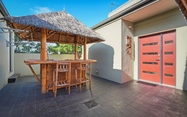 Waterfront Home - Gorgeous Views - 2 Bed