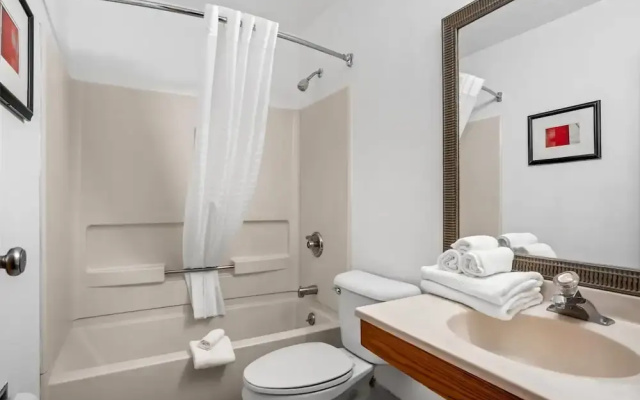 Crystal Inn Hotel - Suites
