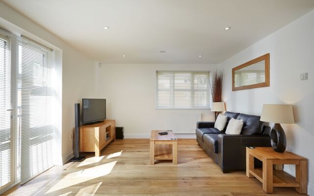 Hendry Court By Esa