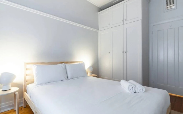 Spacious Art Deco Apartment in Darlinghurst