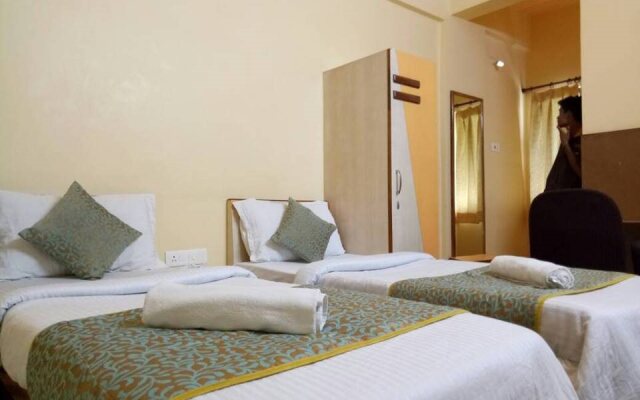 OYO 7439 Hotel Gayatri Inn Annex