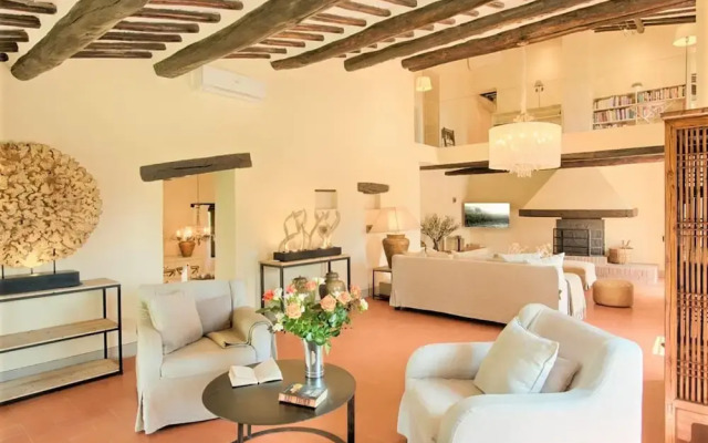 Villa in Castellina w Pool Garden Winery