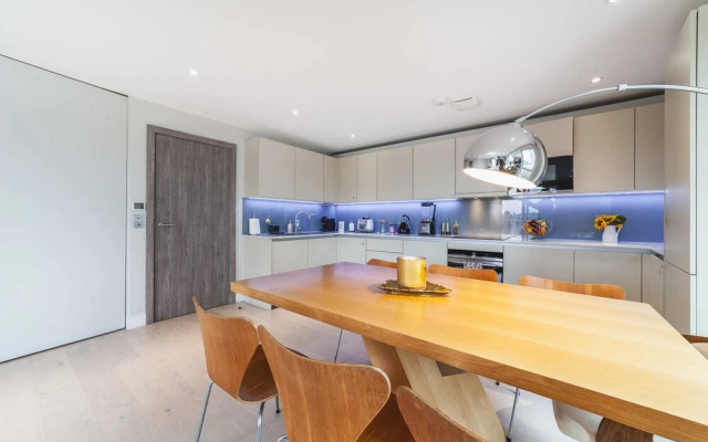 Stylish Three-bedroom Battersea Flat