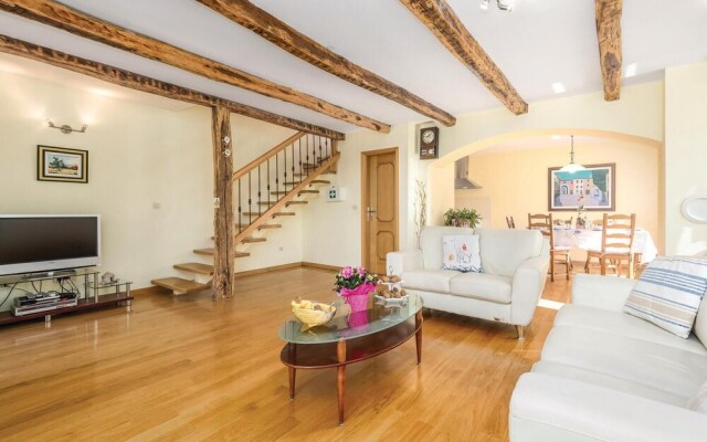 Beautiful Home in Kastav With Wifi and 3 Bedrooms