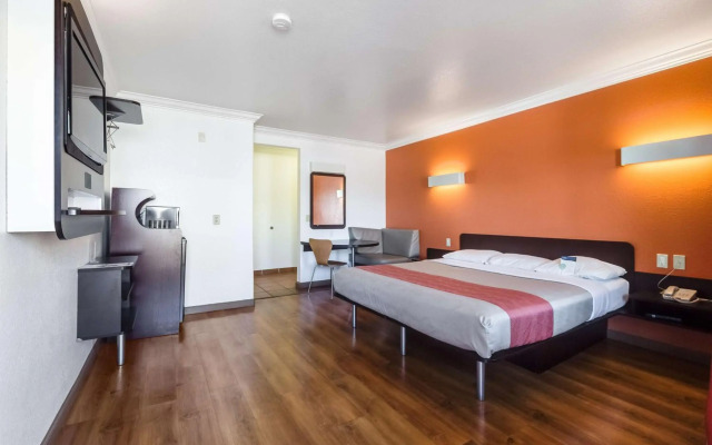 Motel 6 San Jose, CA - Convention Center
