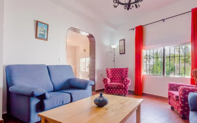 Calma Holiday Home 22606