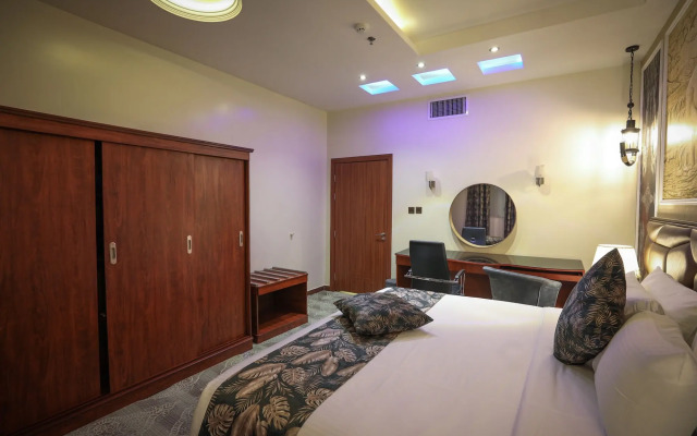 Meral Crown Hotel