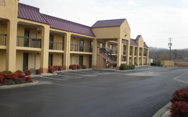 Red Roof Inn & Suites Clinton, TN