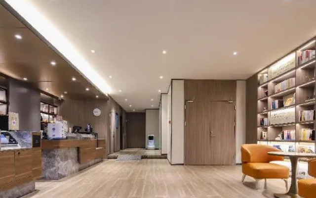 Hanting Hotel (Nanjing Jiangpu Longhua Road Metro Station)