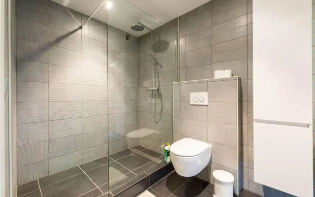 Modern Studio 4p near Bruges with Free Parking