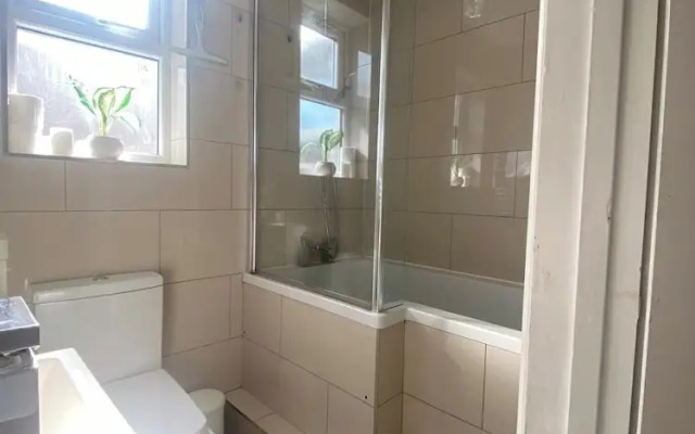 Cosy London Home With 2 Bedrooms