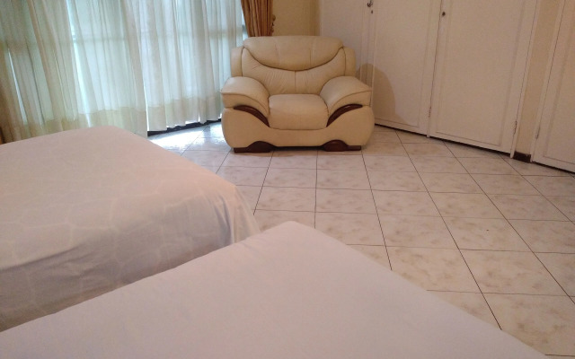 Charming 6-bed House With Swimming Pool in Harare