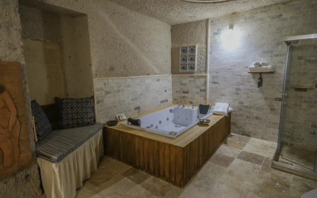 Kalsedon Cave Suites