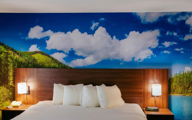 Clarion Pointe-Dillard near Blue Ridge Mountains