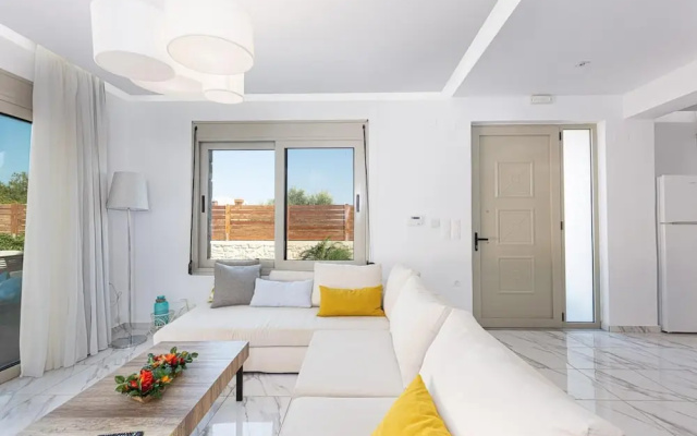 Villa Prima - With Private Heated Pool