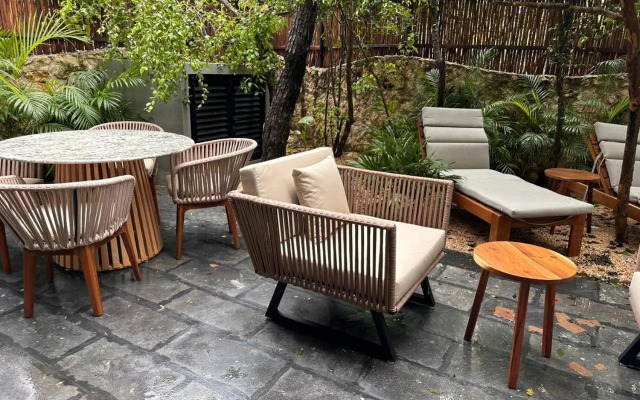 Lovely 2Bedroom apartment serviced + pool & garden