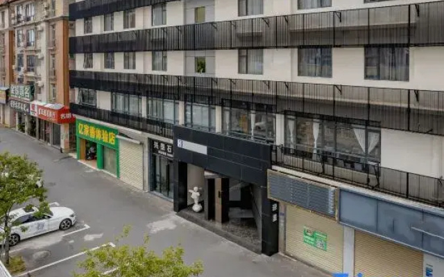 HtHotel(Dongguan TangxiaHigh-speedRailwaySouthStationBeanch)