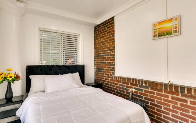 Chic Newark Vacation Rental: 3 Mi to Airport!