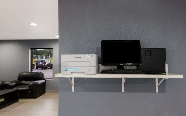 Quality Inn & Suites Big Rapids near University