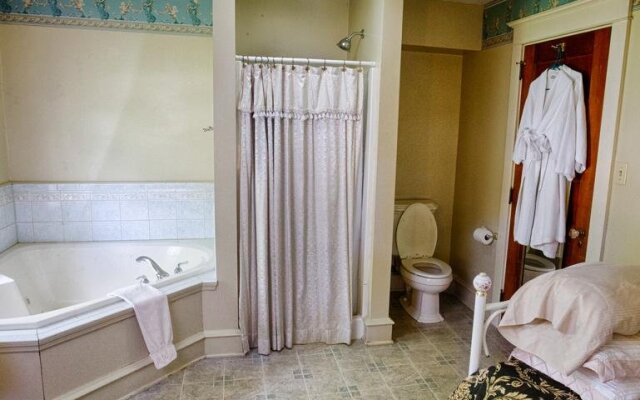 Candlelight Inn Bed & Breakfast