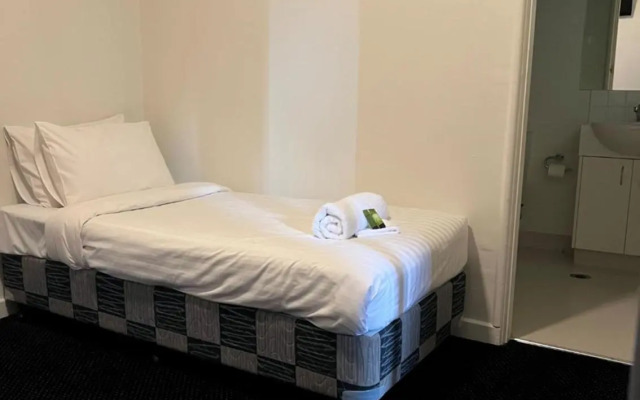 Star Bar Cafe and Hotel