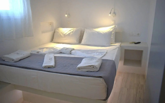 Tinos Heritage Plateia