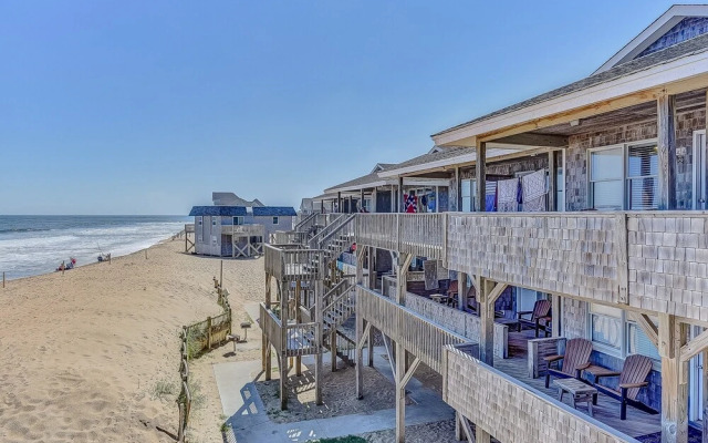 Lighthouse View Oceanfront Lodging