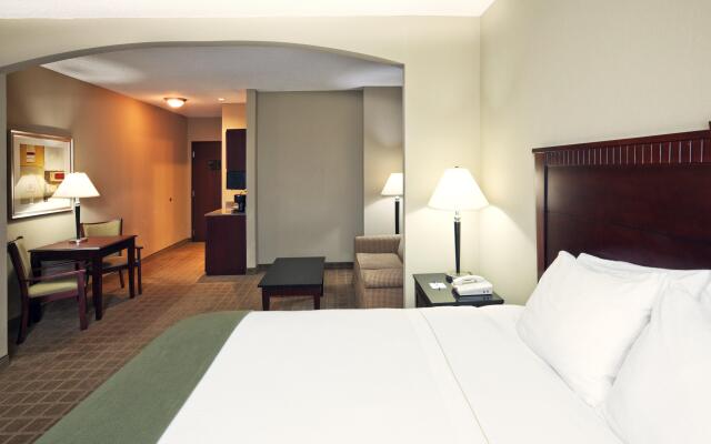 Holiday Inn Express & Suites Shawnee, an IHG Hotel