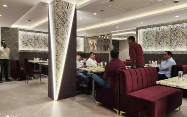 Hotel Golden Petals