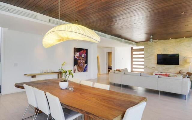 Casa Lomas del Mar: Contemporary 3-BR in El Tesoro with Infinity Pool & Ocean Views