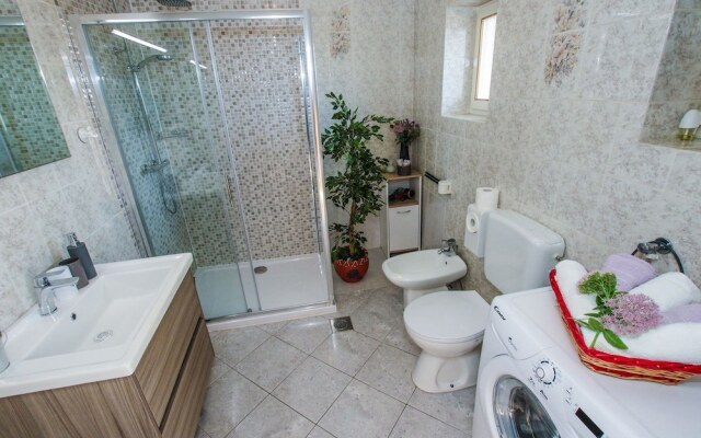 Apartments Loredana / Three Bedrooms A1